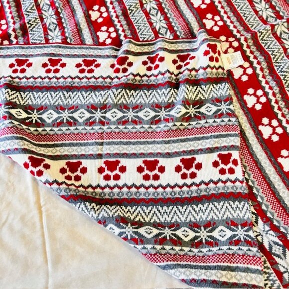 Nordic Xmas Teddy Knit Throw Blanket 56in x 51 in Red White Gray Fair Isle - Picture 5 of 13